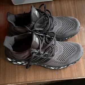adidas Men's Black and Gray Athletic Shoes